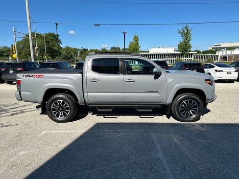 Used 2020 Toyota Tacoma TRD Sport w/ TRD Premium Sport Package AWD/4WD image 6