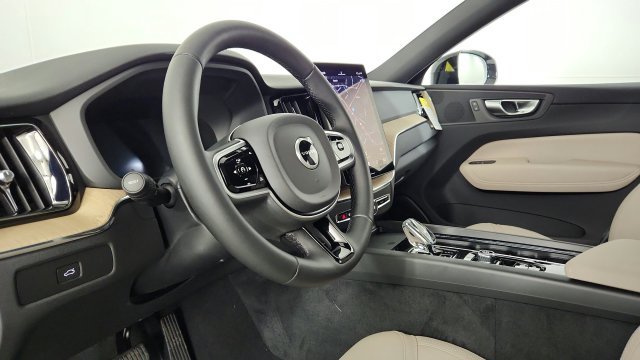 Used 2026 Volvo XC60 B5 Plus w/ Climate Package PRO AWD/4WD image 12