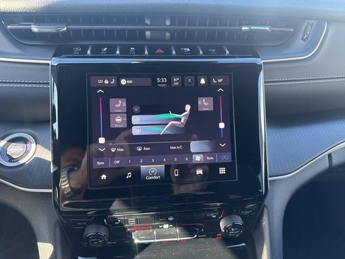 Certified 2024 Jeep Grand Cherokee Laredo w/ Luxury Tech Group I image 19