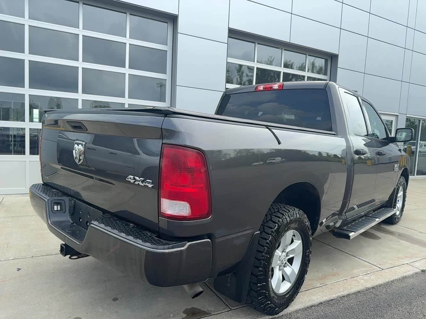 Used 2019 RAM 1500 Express AWD/4WD image 4