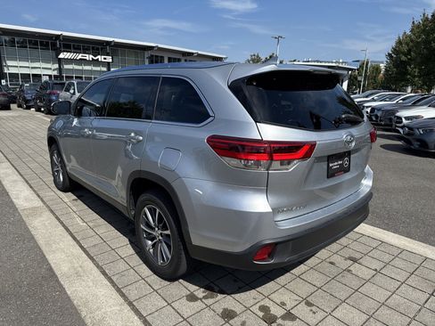 Used 2019 Toyota Highlander XLE FWD image 3
