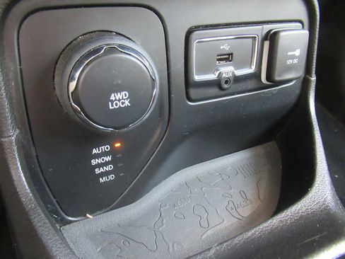 Used 2016 Jeep Renegade Latitude image 33