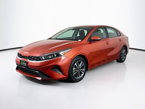 Used 2024 Kia Forte LXS w/ LXS Technology Package FWD image 3