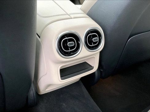 Used 2023 Mercedes-Benz GLC 300 4MATIC image 10