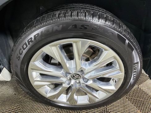 Used 2022 Toyota Highlander Limited FWD image 22