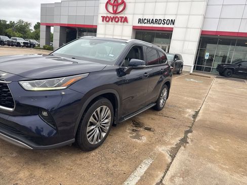 Used 2021 Toyota Highlander Platinum image 1