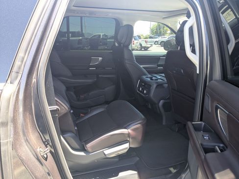 Certified 2026 Ford Expedition Max Platinum w/ Platinum Ultimate Package AWD/4WD image 34