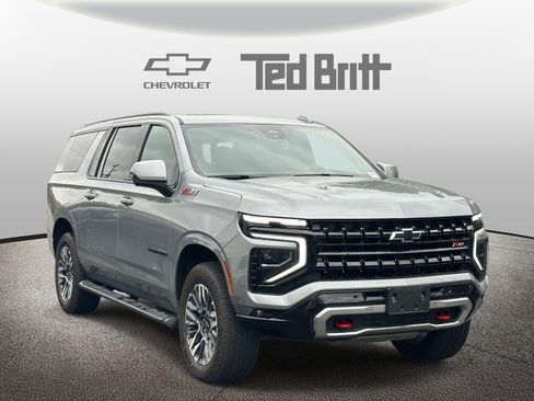 Certified 2025 Chevrolet Suburban Z71 AWD/4WD image 3
