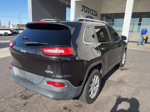Used 2015 Jeep Cherokee Latitude w/ Cold Weather Group AWD/4WD image 5
