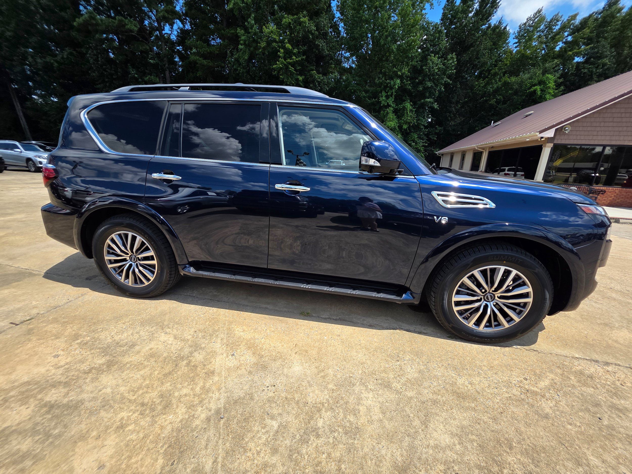 Used 2022 Nissan Armada SL RWD image 4
