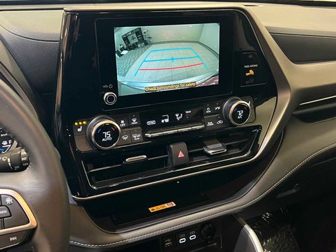 Certified 2024 Toyota Highlander XLE image 25