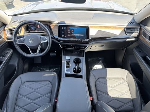 Used 2024 Volkswagen Atlas SE FWD image 23