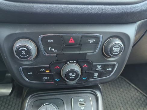Used 2019 Jeep Compass Trailhawk w/ Cold Weather Group AWD/4WD image 24