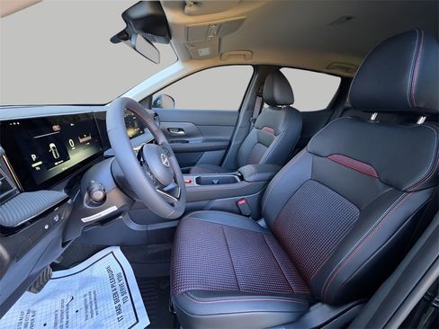 New 2026 Nissan Kicks SR image 17