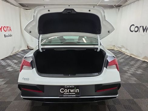 Used 2025 Hyundai Elantra SEL image 7