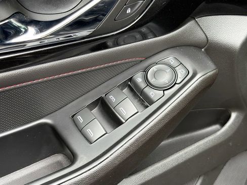 Used 2023 Chevrolet Traverse RS FWD image 18