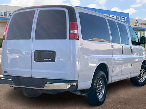 Used 2018 Chevrolet Express 2500 LT w/ LT Preferred Equipment Group image 12