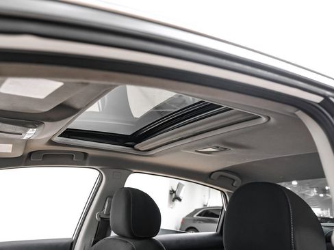 Used 2019 Nissan Sentra SV w/ Special Edition Package FWD image 5