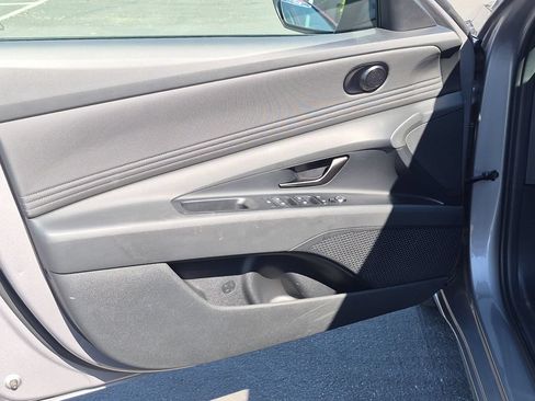 Used 2025 Hyundai Elantra Sport FWD image 12