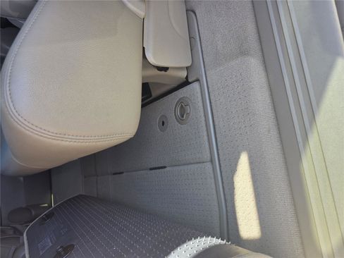 Used 2016 Chrysler Town & Country Touring w/ Driver Convenience Group FWD image 26