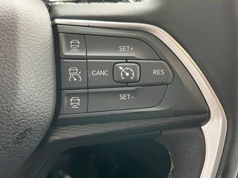 Used 2023 Jeep Grand Cherokee L Laredo image 38