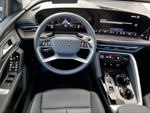 Used 2025 Audi Q5 Premium Plus w/ Premium Plus AWD/4WD image 5