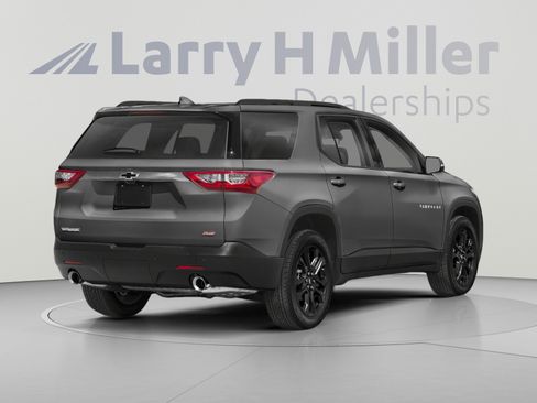 Used 2019 Chevrolet Traverse RS w/ LPO, 'HIT The Road' Package AWD/4WD image 2