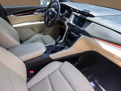 Used 2017 Cadillac XT5 Premium Luxury FWD image 30