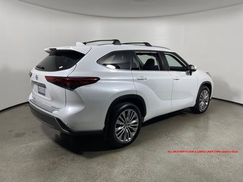 Used 2022 Toyota Highlander Platinum image 3