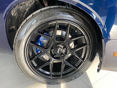 Used 2013 Dodge Challenger R/T image 9