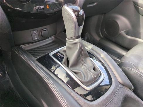 Used 2017 Nissan Rogue SL w/ SL Premium Package image 10