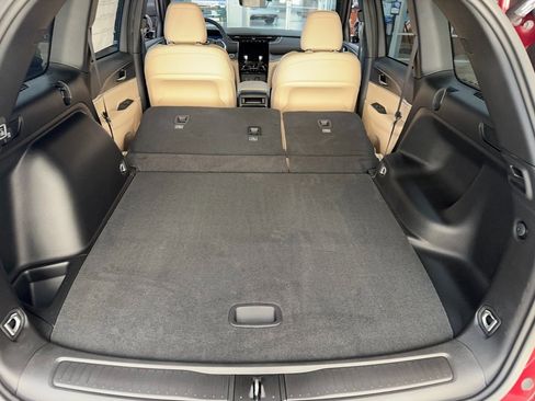 New 2025 Jeep Grand Cherokee Limited w/ Black Appearance Package image 42