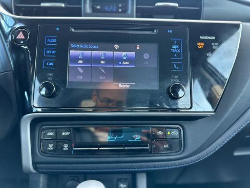 Used 2017 Toyota Corolla LE FWD image 11