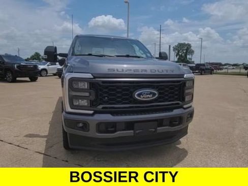 Used 2023 Ford F250 Lariat w/ Sport Appearance Package AWD/4WD image 3