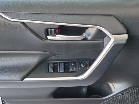 Used 2025 Toyota RAV4 XLE FWD image 18