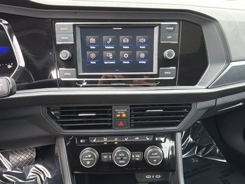 Used 2024 Volkswagen Jetta SE image 26