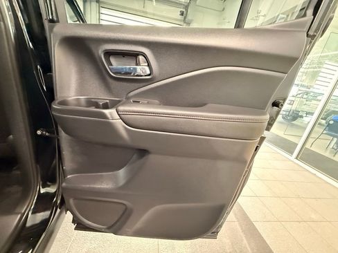 Used 2025 Honda Ridgeline Black Edition image 41