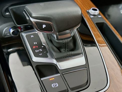 Used 2023 Audi Q5 2.0T Premium w/ Convenience Package image 7