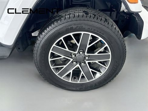 Used 2023 Jeep Wrangler Unlimited Sahara image 35