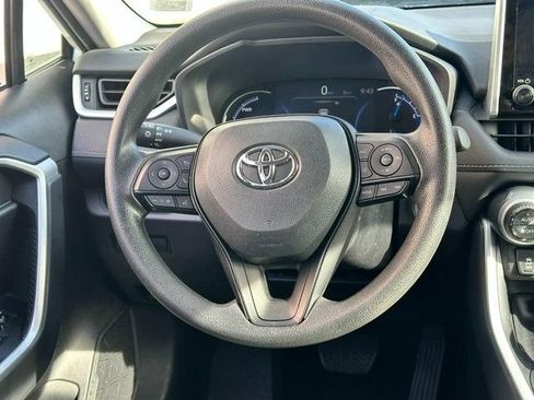 Used 2025 Toyota RAV4 XLE AWD/4WD image 15