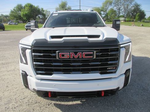New 2026 GMC Sierra 2500 AT4 w/ AT4 Premium Plus Package AWD/4WD image 11