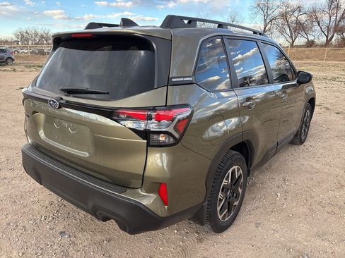 Used 2025 Subaru Forester Premium image 5