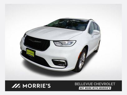 Used 2022 Chrysler Pacifica Touring-L w/ Uconnect Theater Family Group