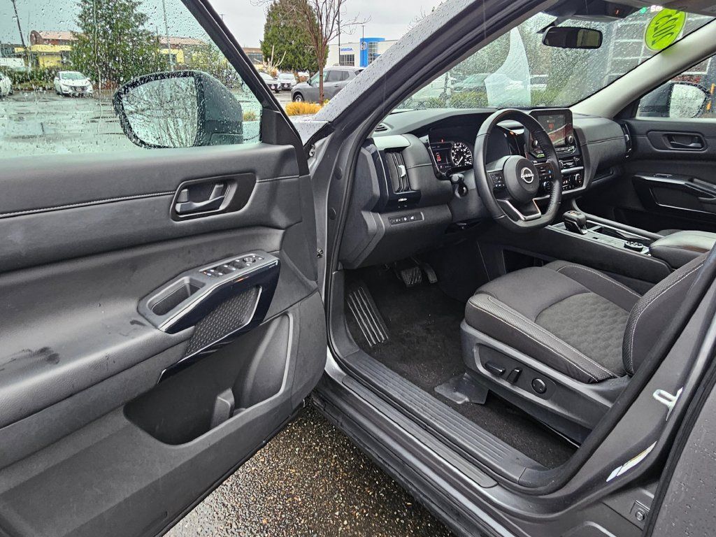 Used 2025 Nissan Pathfinder SV AWD/4WD image 16