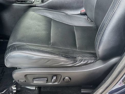 Used 2014 Toyota Highlander Limited Platinum FWD image 22