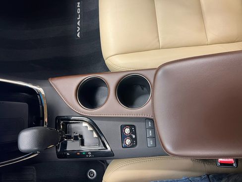 Used 2017 Toyota Avalon XLE Premium image 23