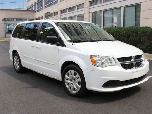 Used 2016 Dodge Grand Caravan SE w/ Quick Order Package 29E SE FWD image 1