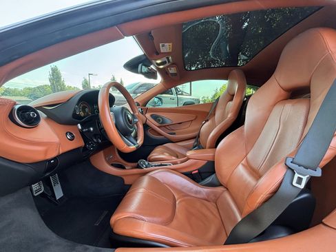 Used 2017 McLaren 570S RWD image 22