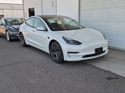 Used 2023 Tesla Model 3 Standard Range RWD image 2