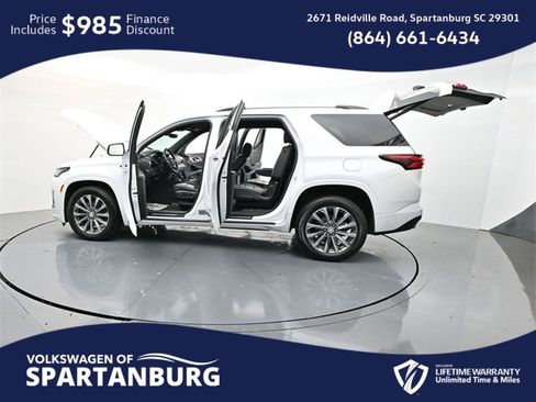 Used 2023 Chevrolet Traverse Premier image 37